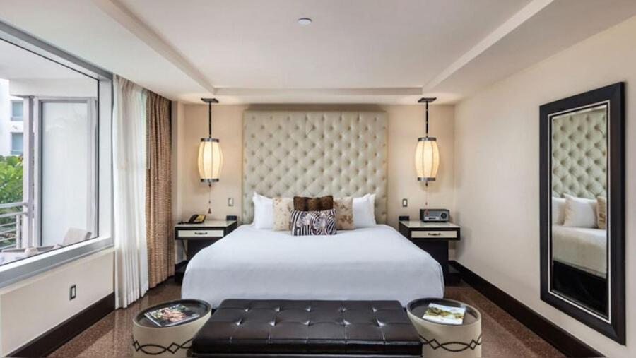 Habitación con cama grande